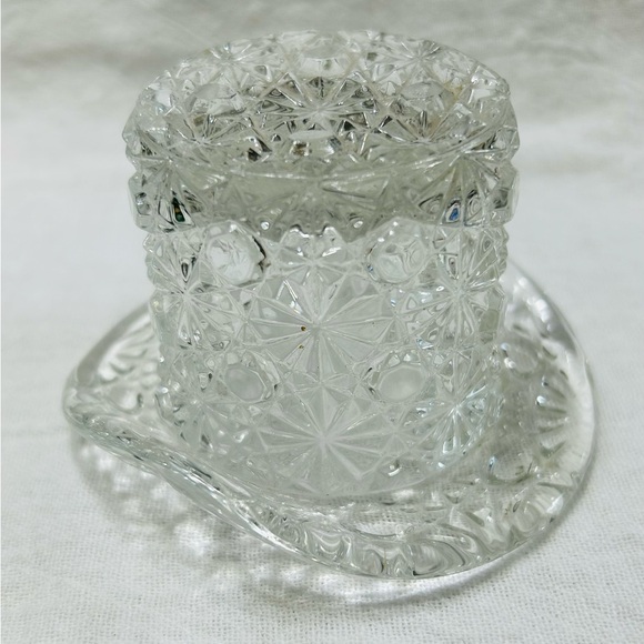 Vintage Fenton glass top hat Button & Daisies. Mint condition no chips or cracks - Picture 3 of 4